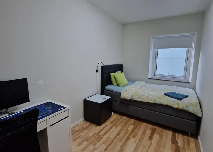 Homestay - Private Room In An Apartment