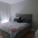 Homestay - Private Room In An Apartment